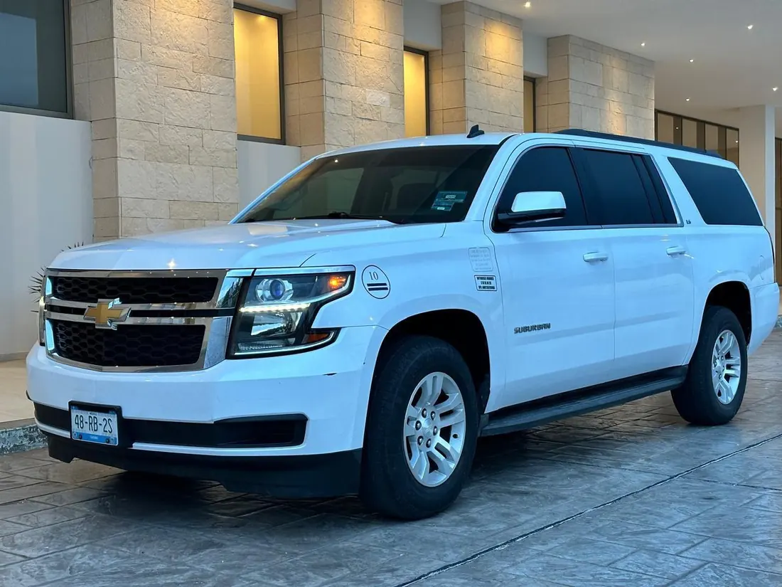 Chevrolet Suburban blanca de Zamo Transfer